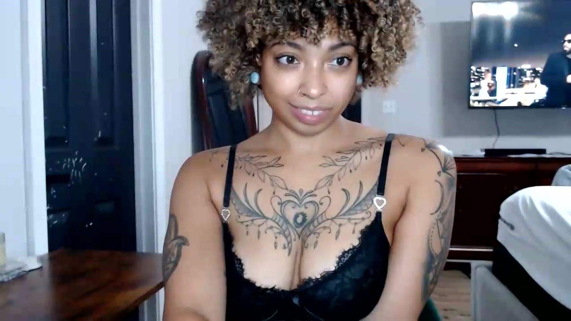 Gallery image thumbnail from CherriBombzz's myfreecams stream on, 08/13/2026, 15:26 image 5 of 20
