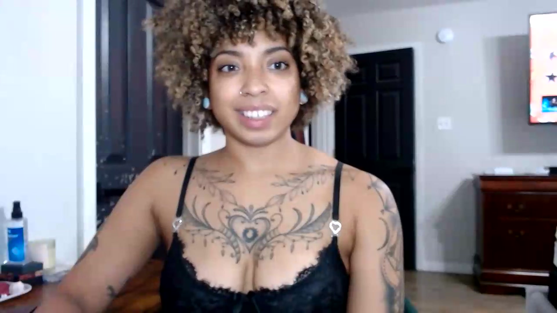 Gallery image thumbnail from CherriBombzz's myfreecams stream on, 08/13/2026, 17:29 image 19 of 20