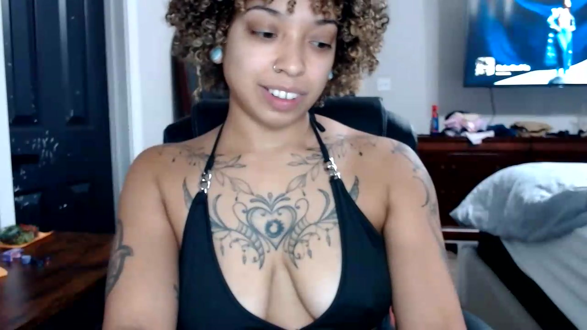 Gallery image thumbnail from CherriBombzz's myfreecams stream on, 08/17/2026, 14:01 image 16 of 20