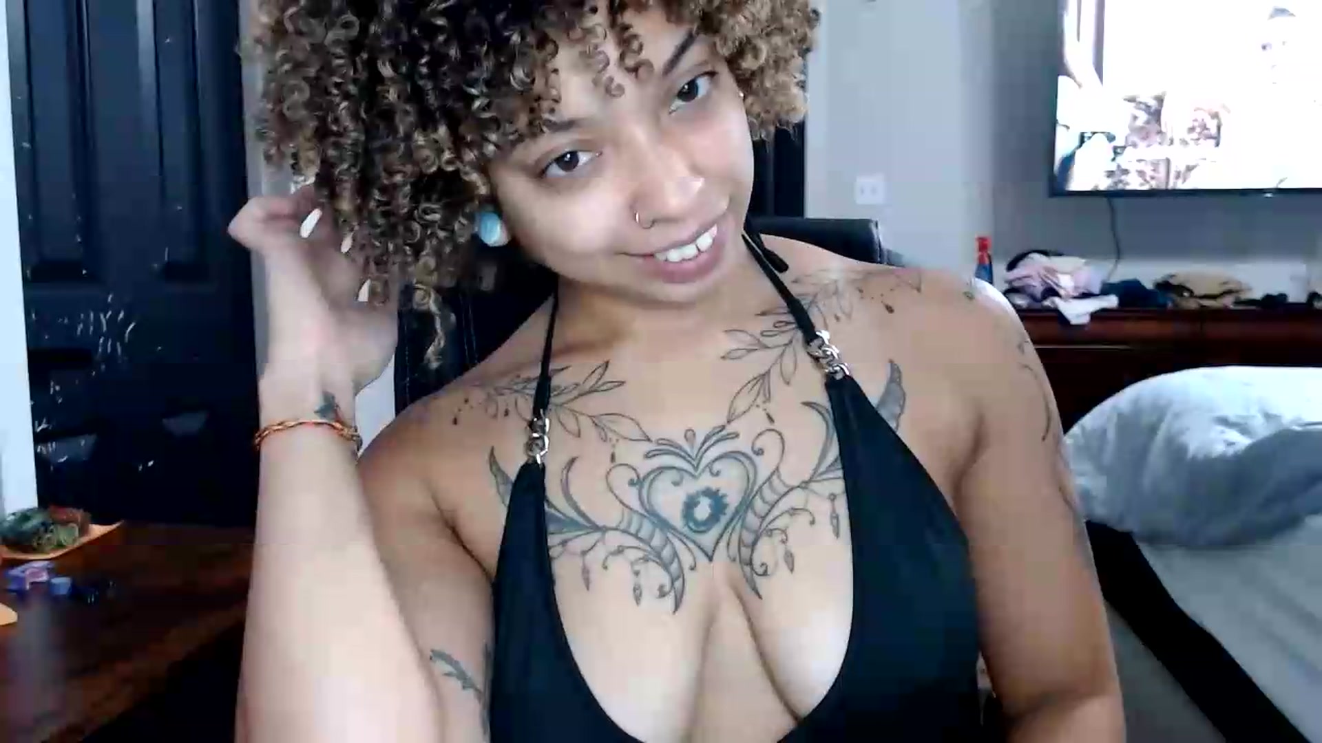 Gallery image thumbnail from CherriBombzz's myfreecams stream on, 08/17/2026, 14:01 image 3 of 20