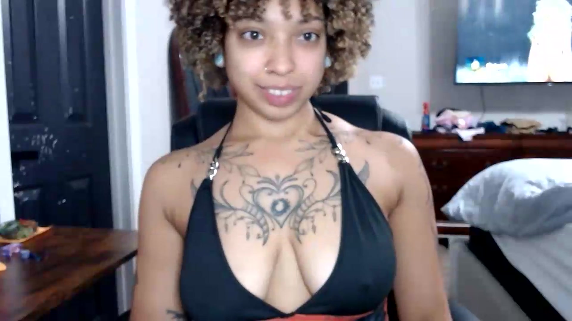 Gallery image thumbnail from CherriBombzz's myfreecams stream on, 08/17/2026, 14:01 image 9 of 20