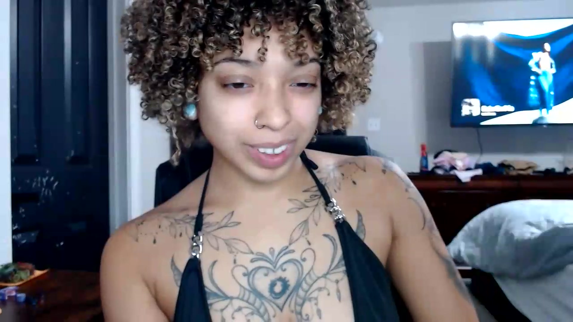 Gallery image thumbnail from CherriBombzz's myfreecams stream on, 08/17/2026, 14:01 image 17 of 20