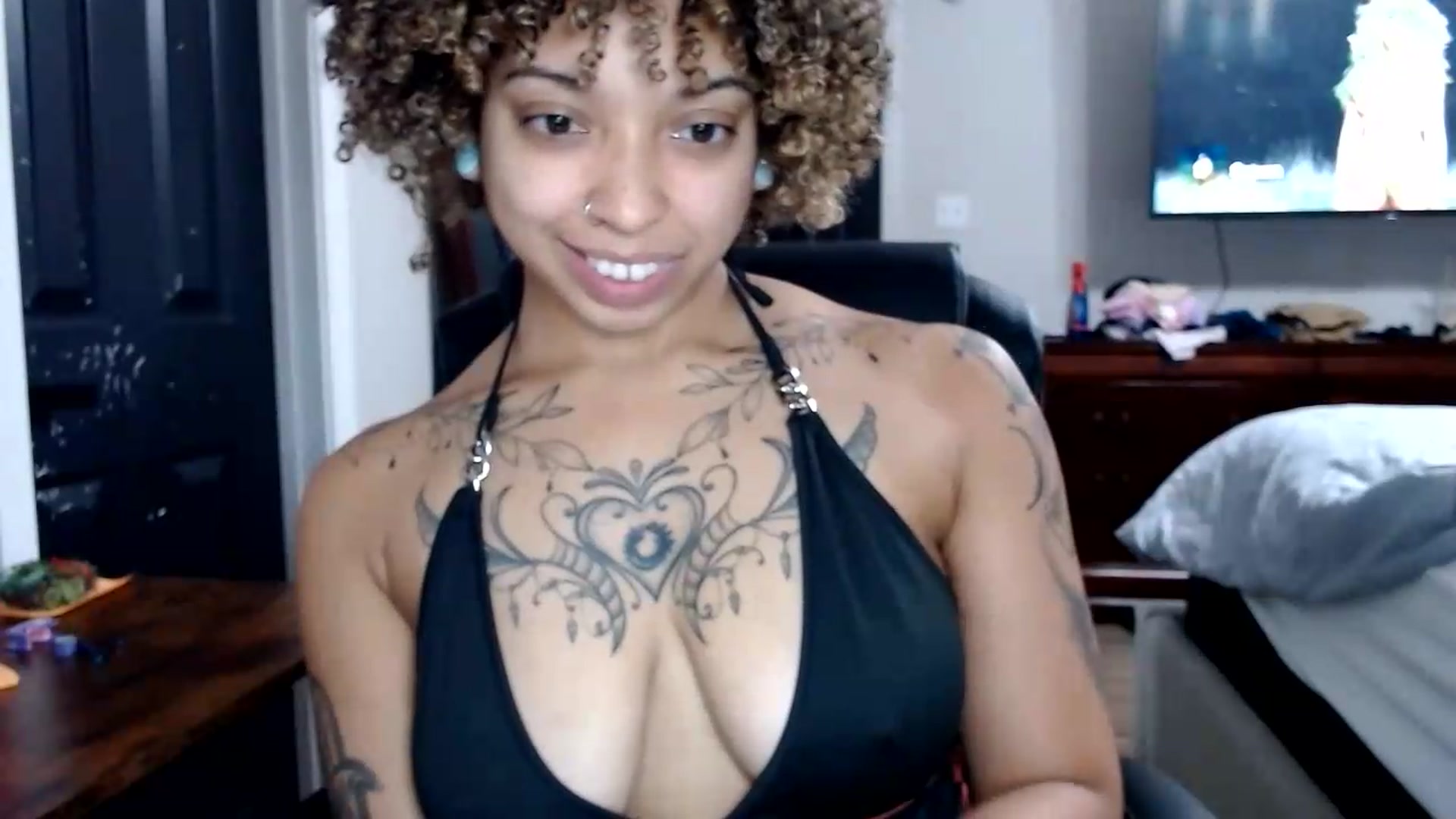 Gallery image thumbnail from CherriBombzz's myfreecams stream on, 08/17/2026, 14:01 image 12 of 20