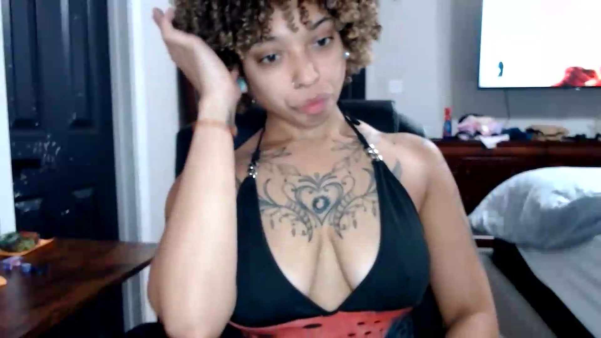 Gallery image thumbnail from CherriBombzz's myfreecams stream on, 08/17/2026, 14:01 image 7 of 20