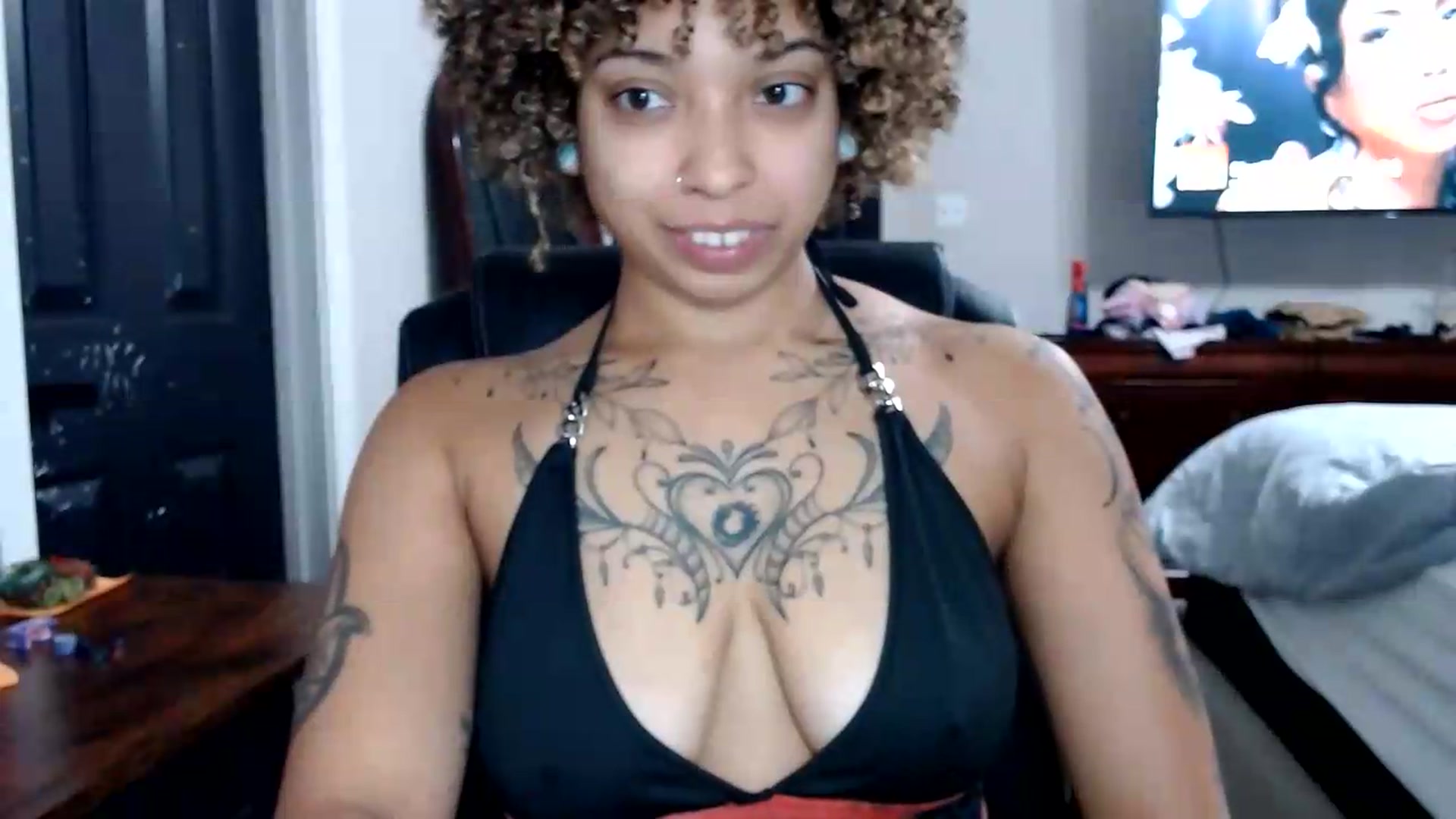 Gallery image thumbnail from CherriBombzz's myfreecams stream on, 08/17/2026, 14:01 image 14 of 20