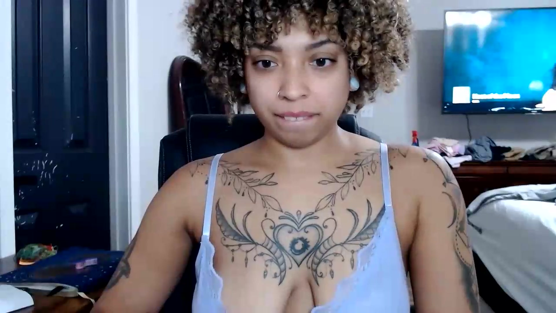 Gallery image thumbnail from CherriBombzz's myfreecams stream on, 08/18/2026, 16:33 image 11 of 20