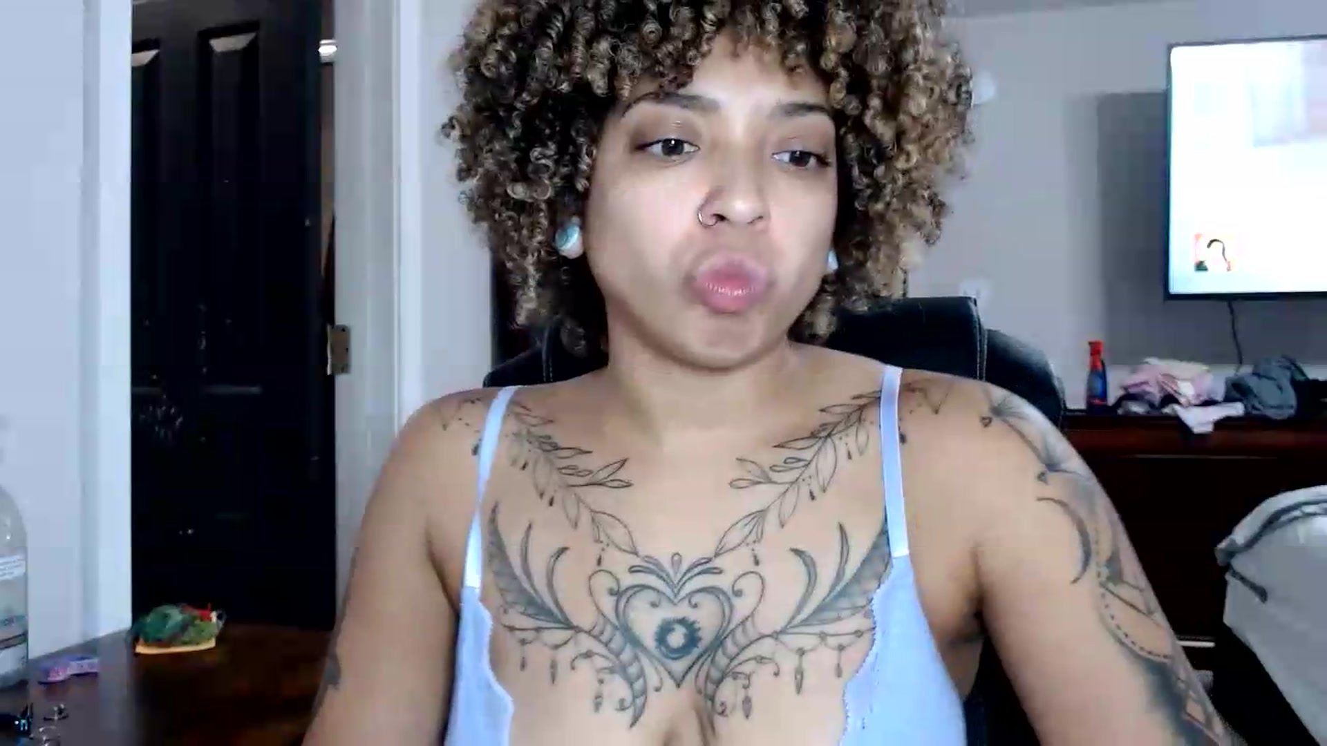 Gallery image thumbnail from CherriBombzz's myfreecams stream on, 08/18/2026, 19:56 image 4 of 20