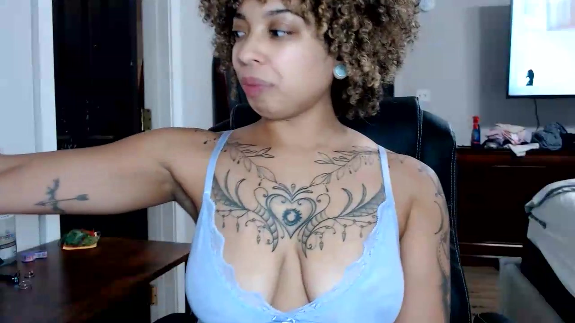 Gallery image thumbnail from CherriBombzz's myfreecams stream on, 08/18/2026, 19:56 image 8 of 20