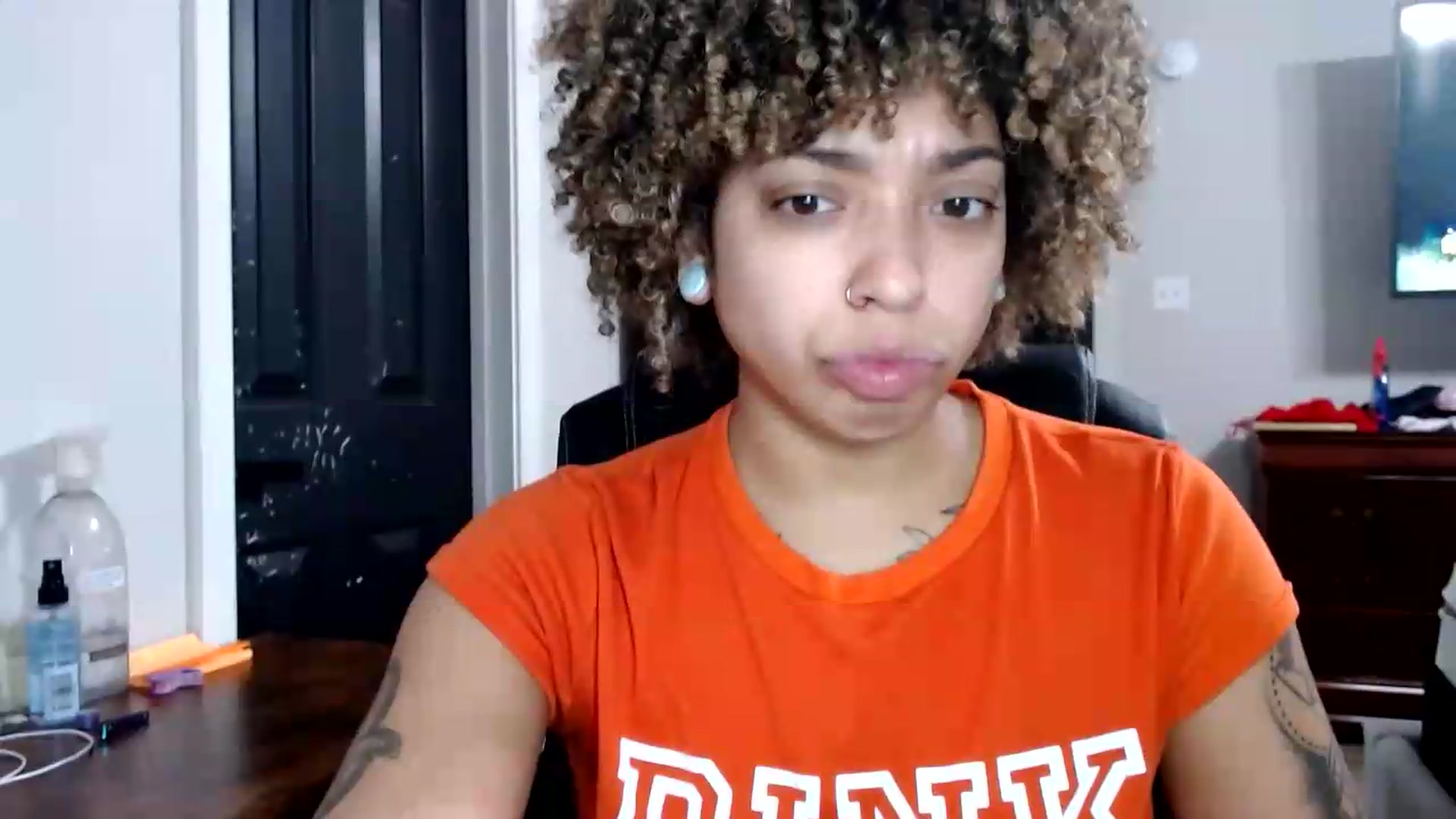 Gallery image thumbnail from CherriBombzz's myfreecams stream on, 08/19/2026, 13:25 image 3 of 20