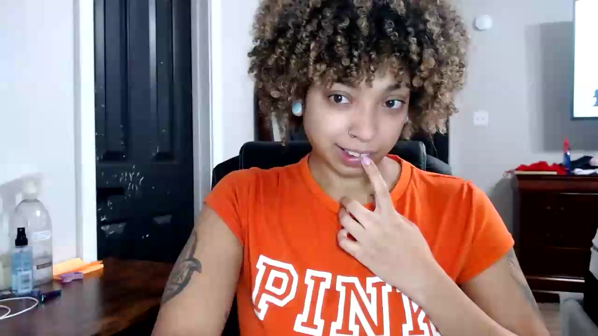Gallery image thumbnail from CherriBombzz's myfreecams stream on, 08/19/2026, 13:25 image 1 of 20