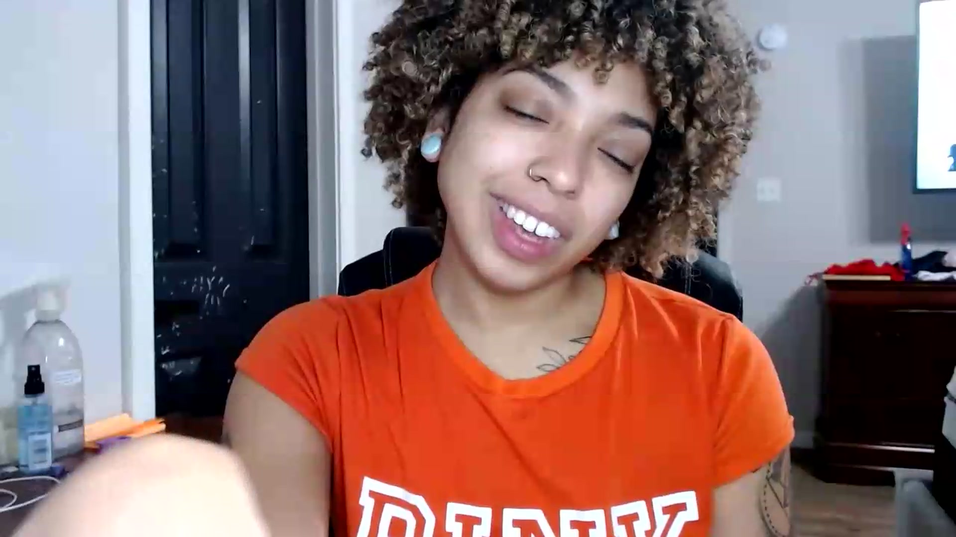 Gallery image thumbnail from CherriBombzz's myfreecams stream on, 08/19/2026, 13:25 image 2 of 20