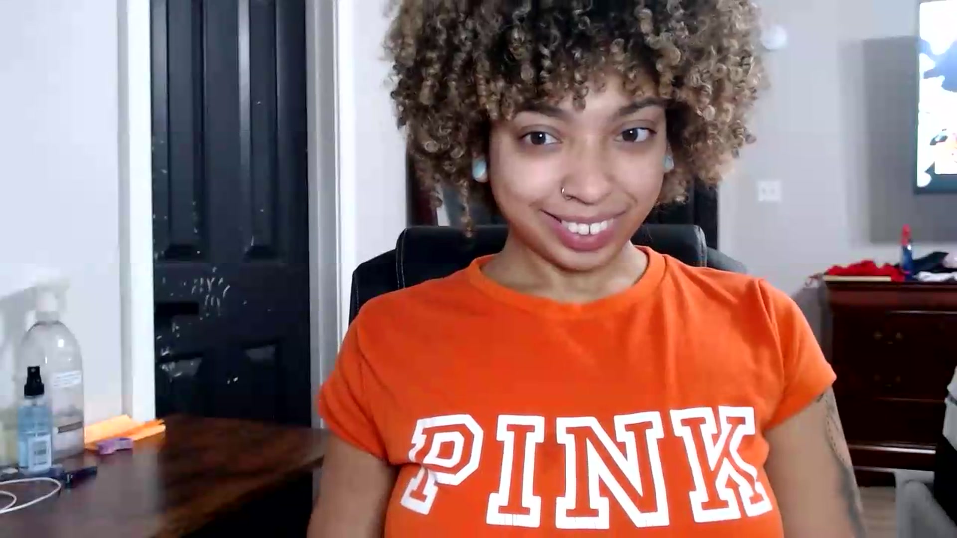 Gallery image thumbnail from CherriBombzz's myfreecams stream on, 08/19/2026, 13:25 image 5 of 20