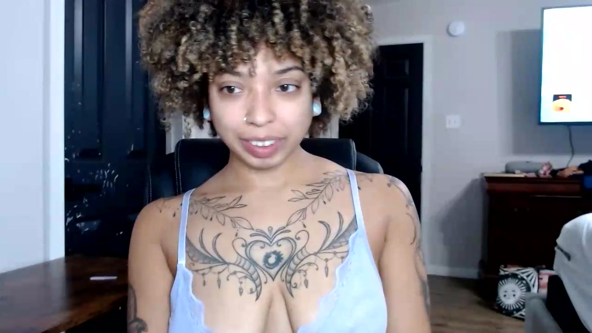 Gallery image thumbnail from CherriBombzz's myfreecams stream on, 08/25/2026, 15:50 image 4 of 20