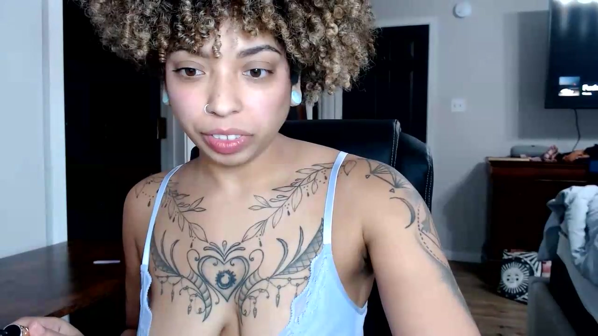Gallery image thumbnail from CherriBombzz's myfreecams stream on, 08/25/2026, 15:50 image 15 of 20