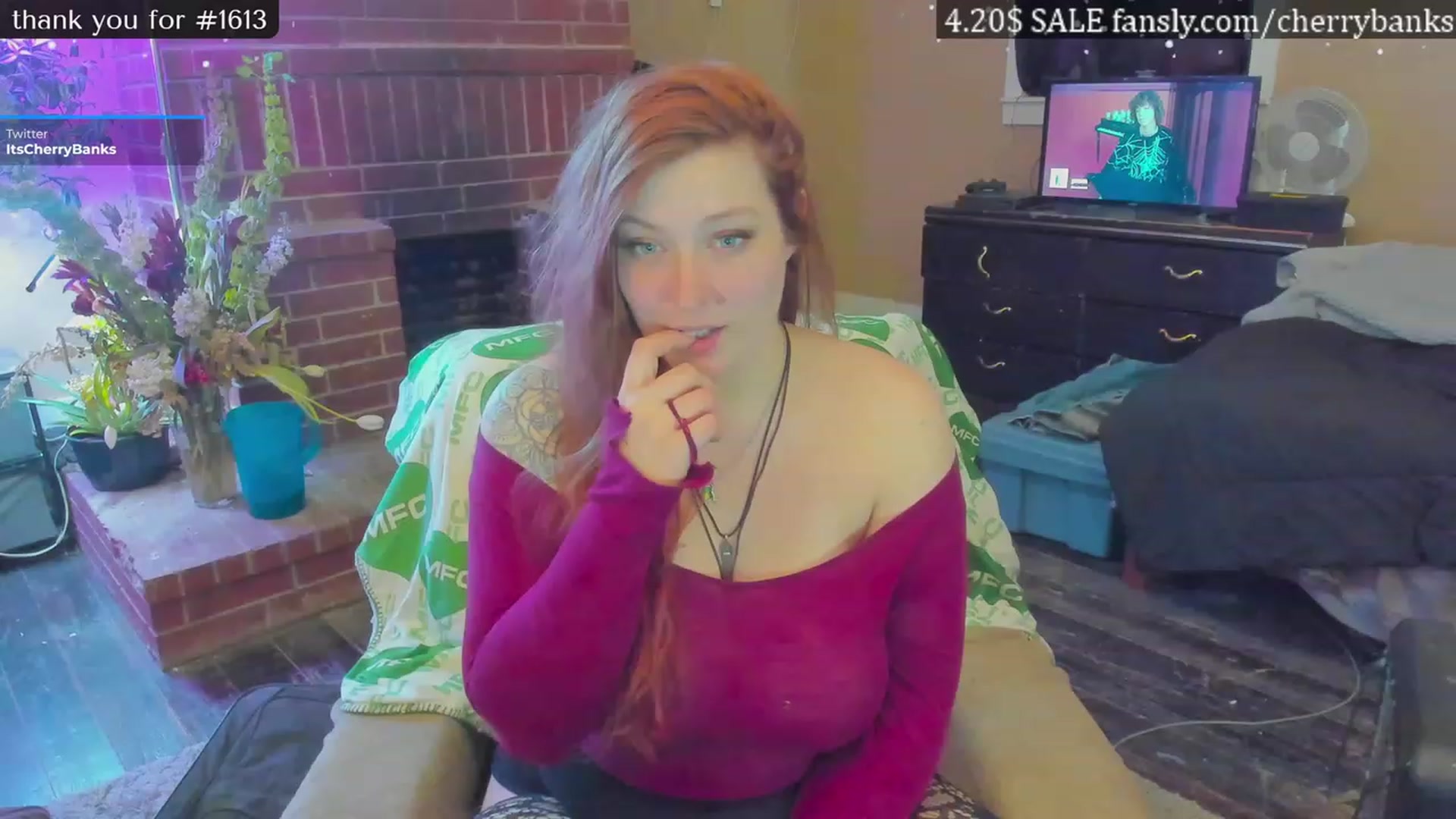 Gallery image thumbnail from CherryBanks's myfreecams stream on, 12/24/2022, 19:32 image 3 of 20