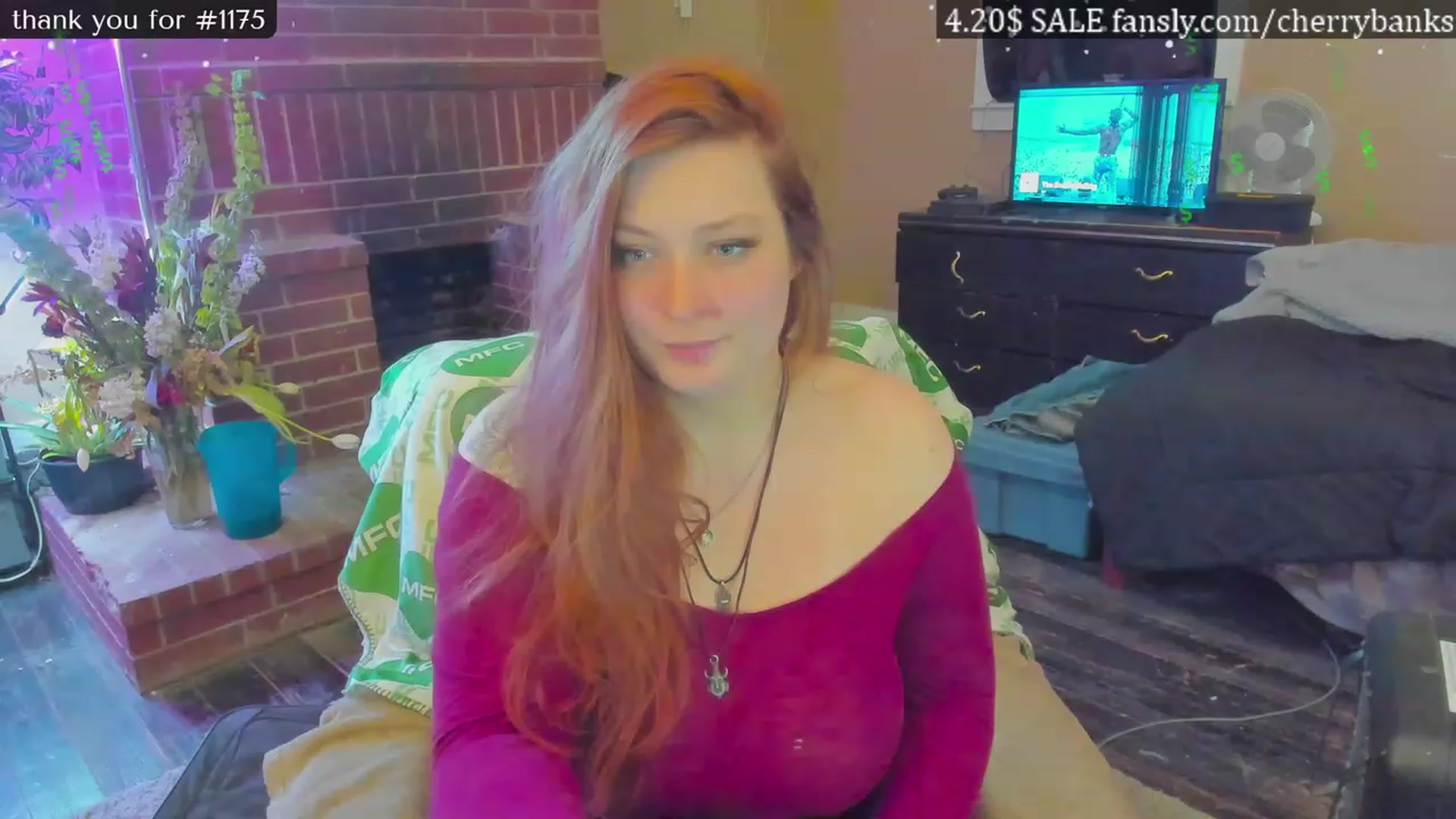Gallery image thumbnail from CherryBanks's myfreecams stream on, 12/24/2022, 19:32 image 17 of 20