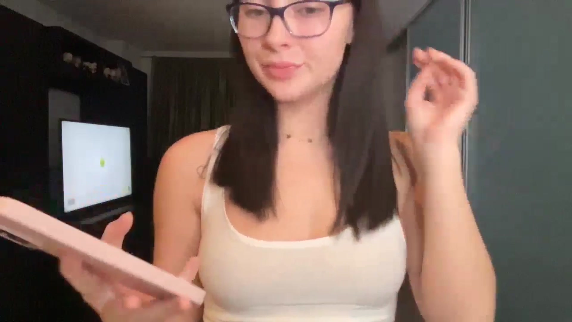 Gallery image thumbnail from CherryCake's myfreecams stream on, 12/23/2024, 24:22 image 8 of 20