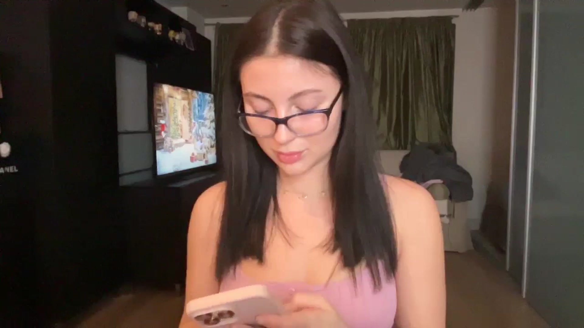 Gallery image thumbnail from CherryCake's myfreecams stream on, 12/24/2024, 01:37 image 9 of 20