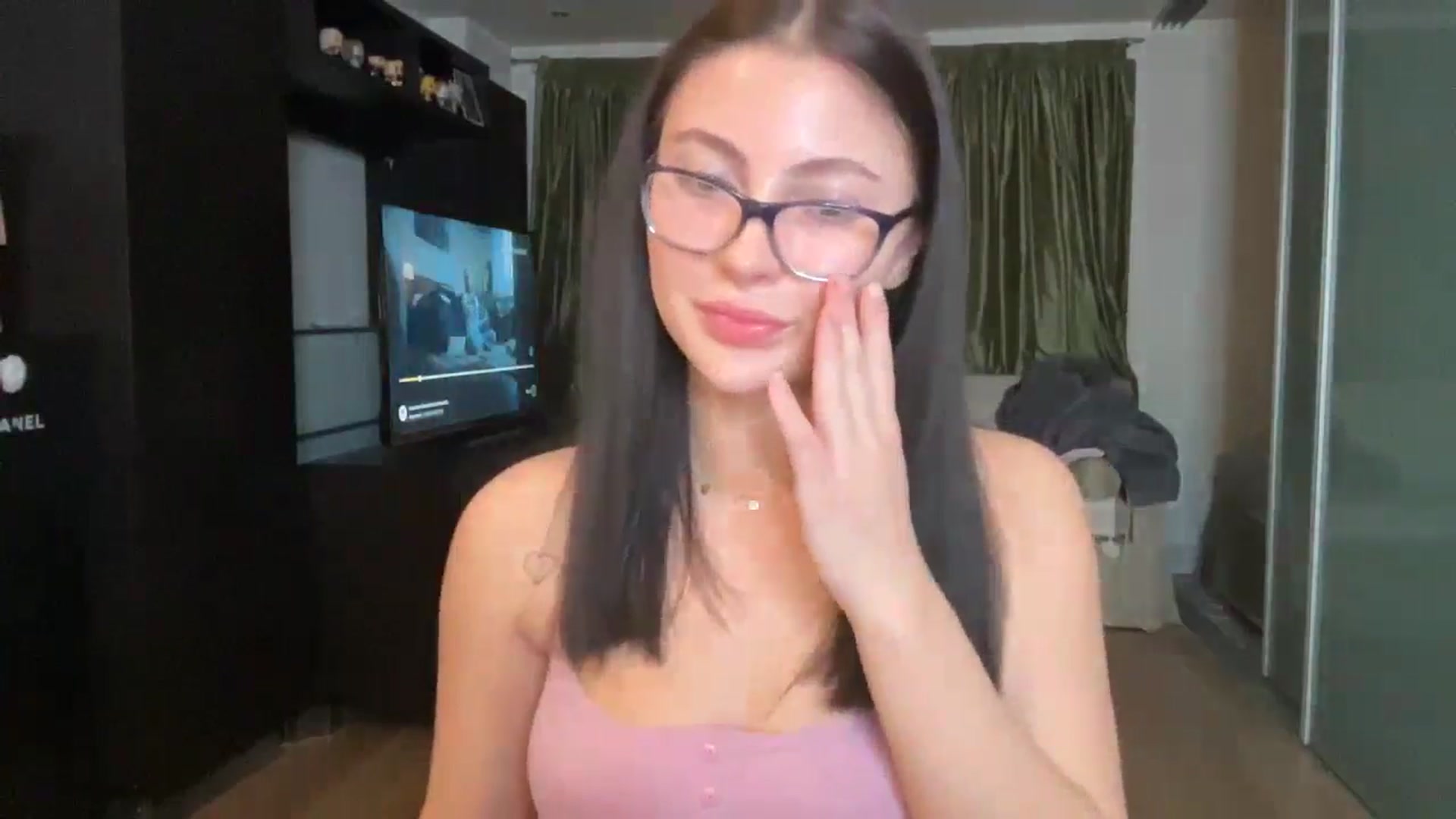 Gallery image thumbnail from CherryCake's myfreecams stream on, 12/24/2024, 01:37 image 8 of 20