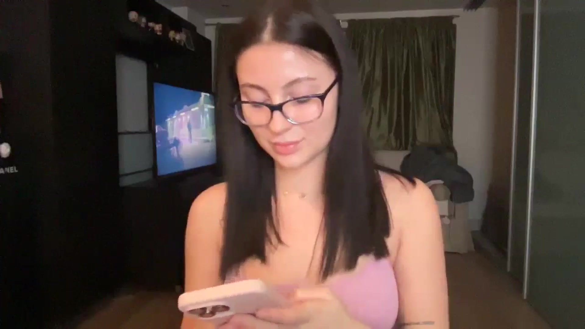 Gallery image thumbnail from CherryCake's myfreecams stream on, 12/24/2024, 01:37 image 13 of 20