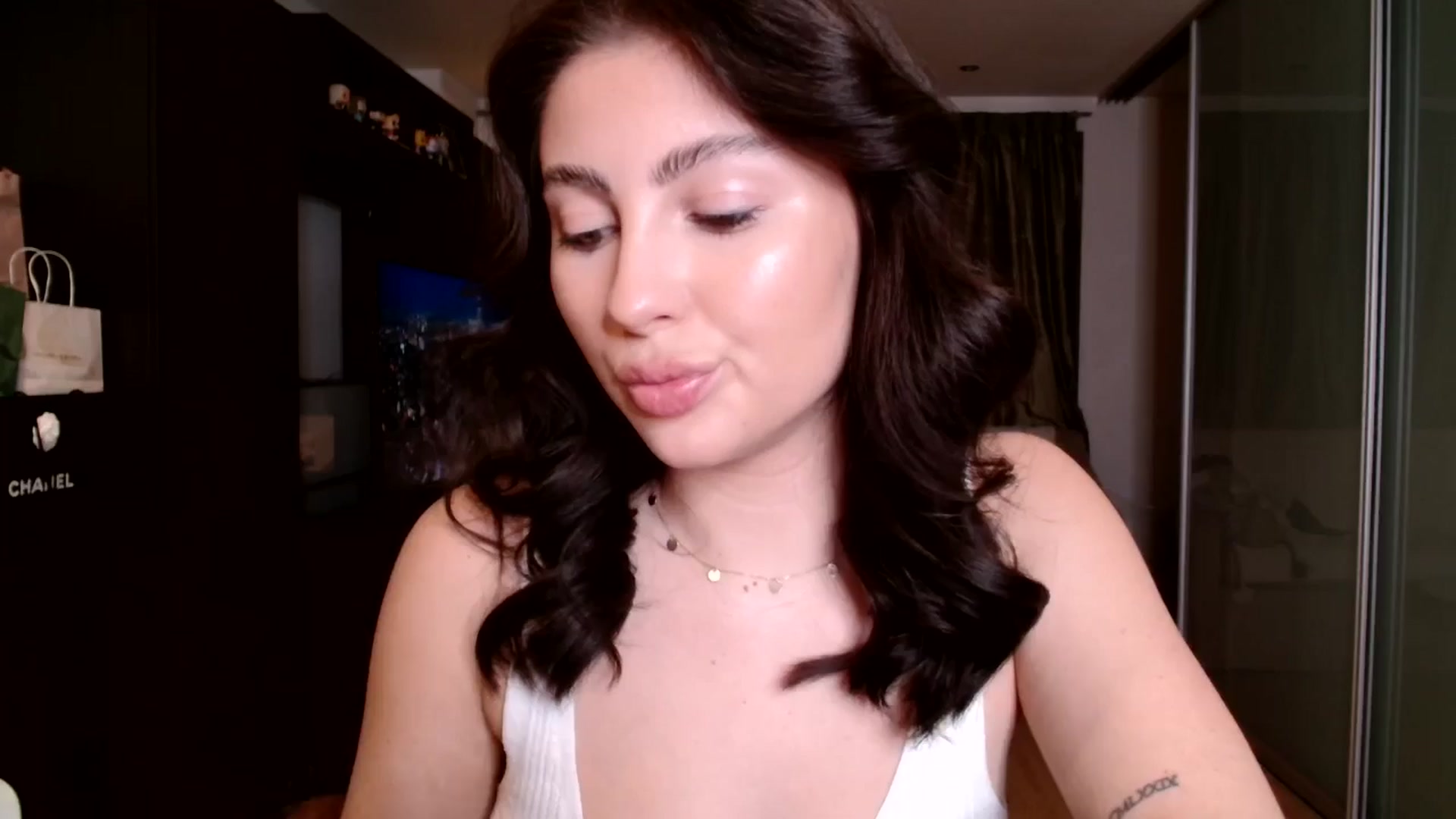 Gallery image thumbnail from CherryCake's myfreecams stream on, 12/30/2024, 18:41 image 5 of 20