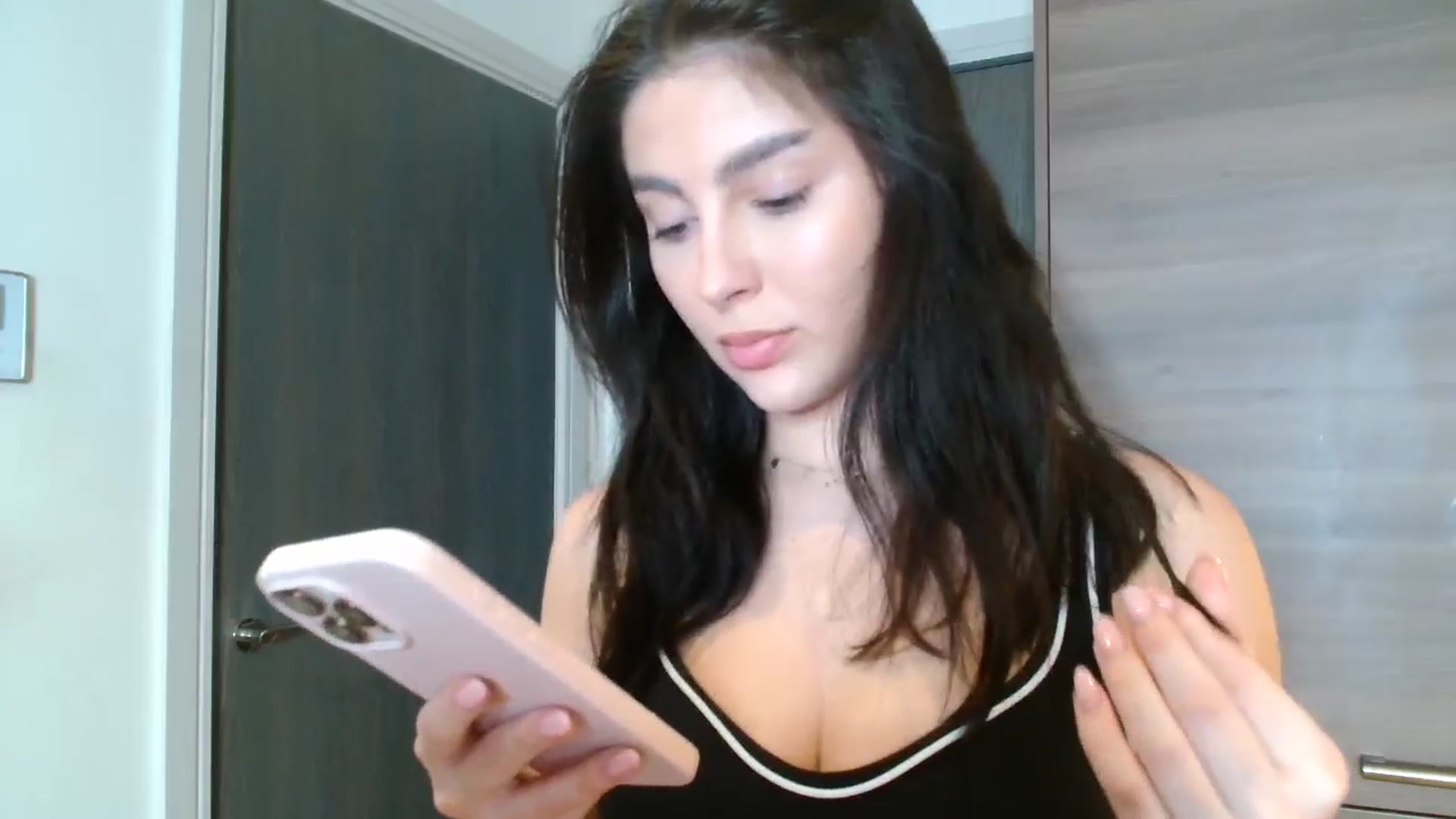 Gallery image thumbnail from CherryCake's myfreecams stream on, 01/04/2025, 17:35 image 11 of 20