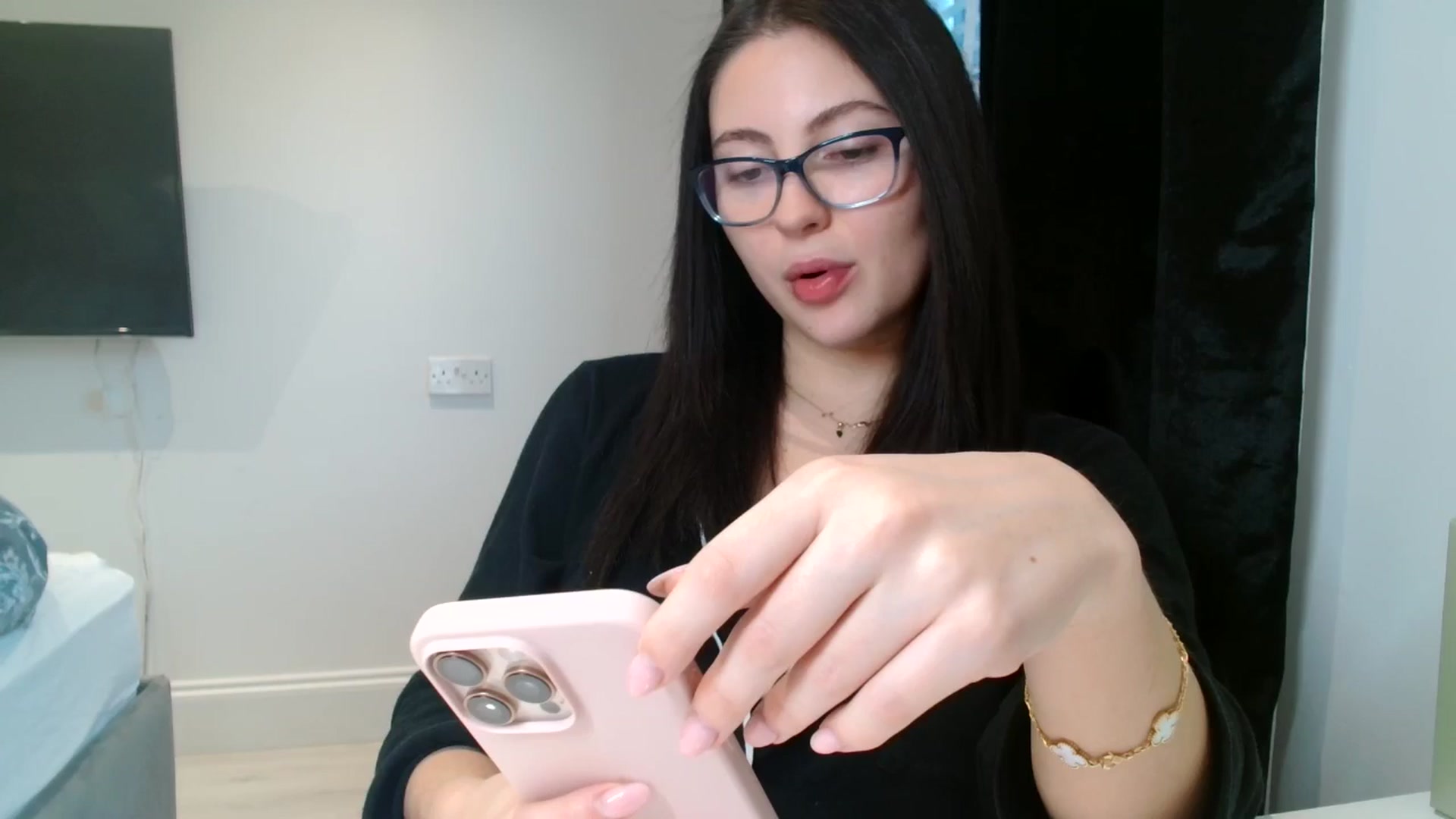 Gallery image thumbnail from CherryCake's myfreecams stream on, 01/07/2025, 15:32 image 3 of 20