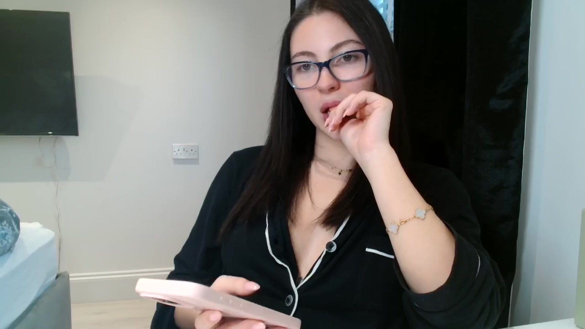 Gallery image thumbnail from CherryCake's myfreecams stream on, 01/07/2025, 15:32 image 4 of 20
