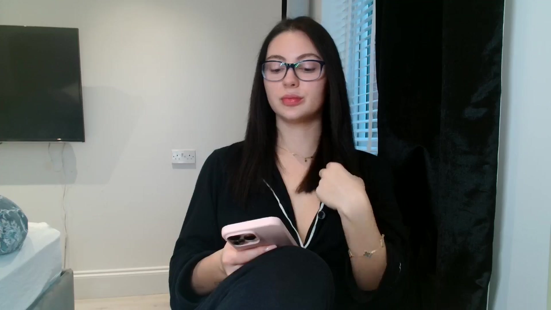 Gallery image thumbnail from CherryCake's myfreecams stream on, 01/07/2025, 15:49 image 10 of 20