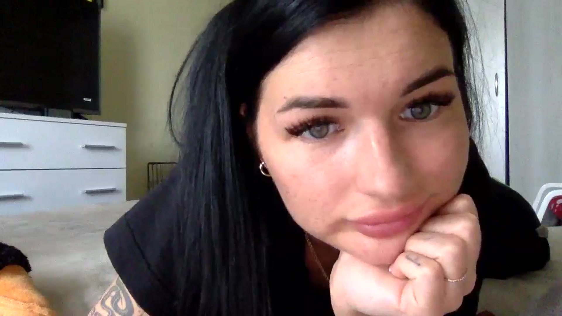 Gallery image thumbnail from CherryEvve's myfreecams stream on, 05/21/2024, 13:38 image 3 of 20