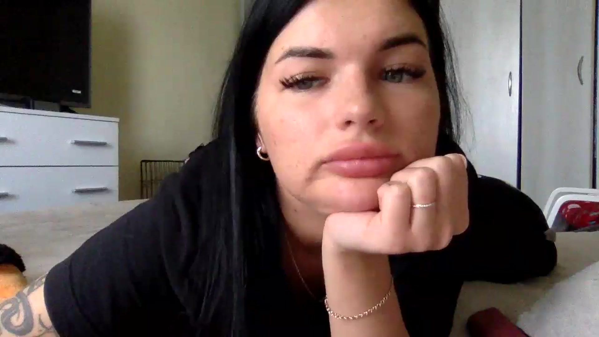Gallery image thumbnail from CherryEvve's myfreecams stream on, 05/21/2024, 13:38 image 2 of 20