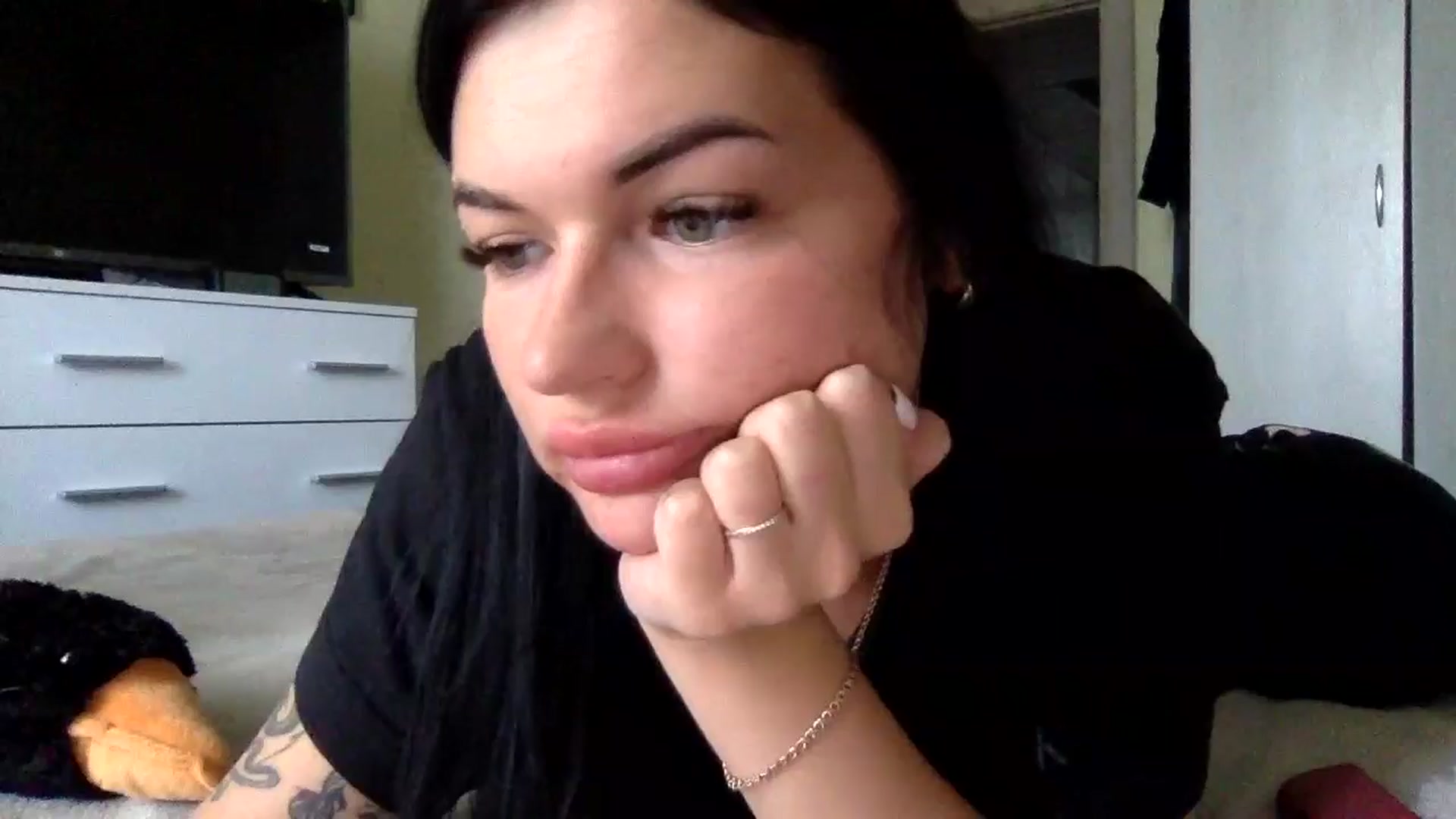 Gallery image thumbnail from CherryEvve's myfreecams stream on, 05/21/2024, 13:38 image 1 of 20
