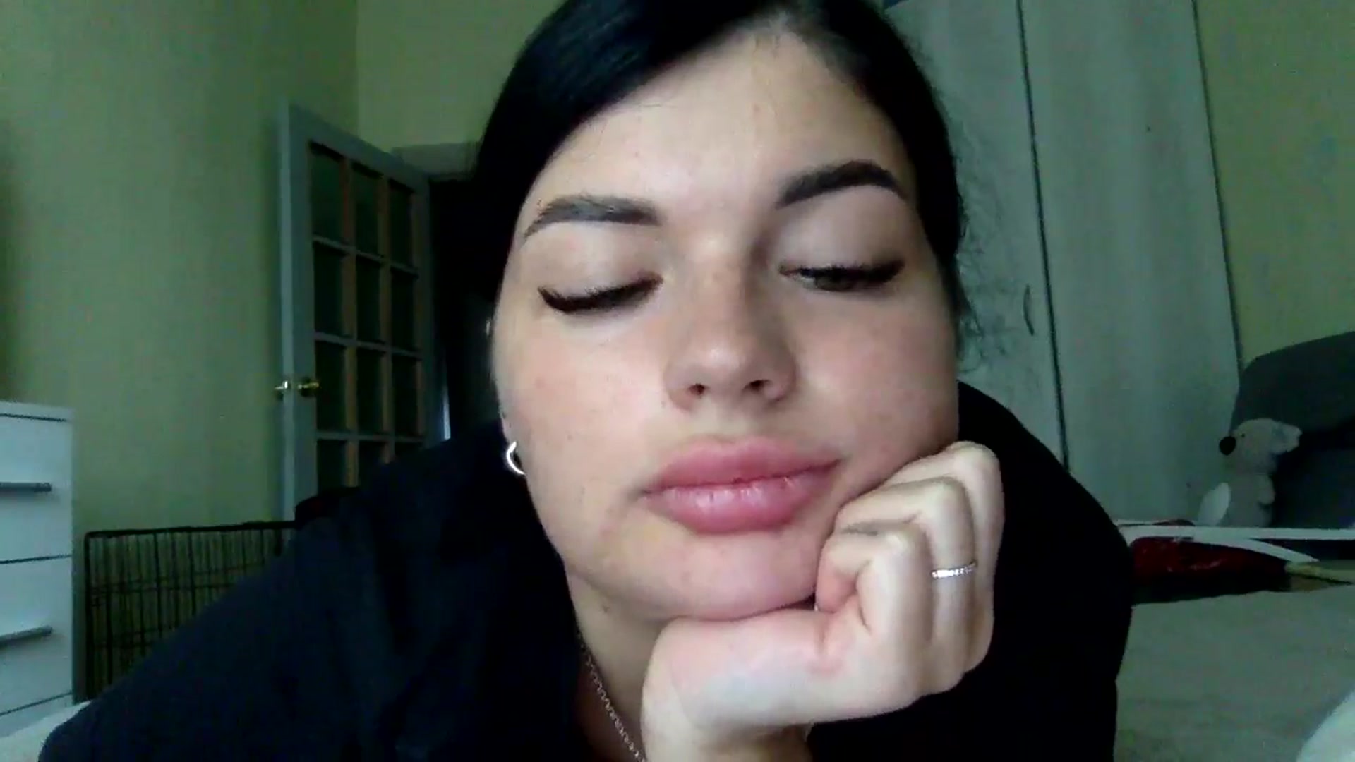 Gallery image thumbnail from CherryEvve's myfreecams stream on, 05/27/2024, 16:33 image 15 of 20