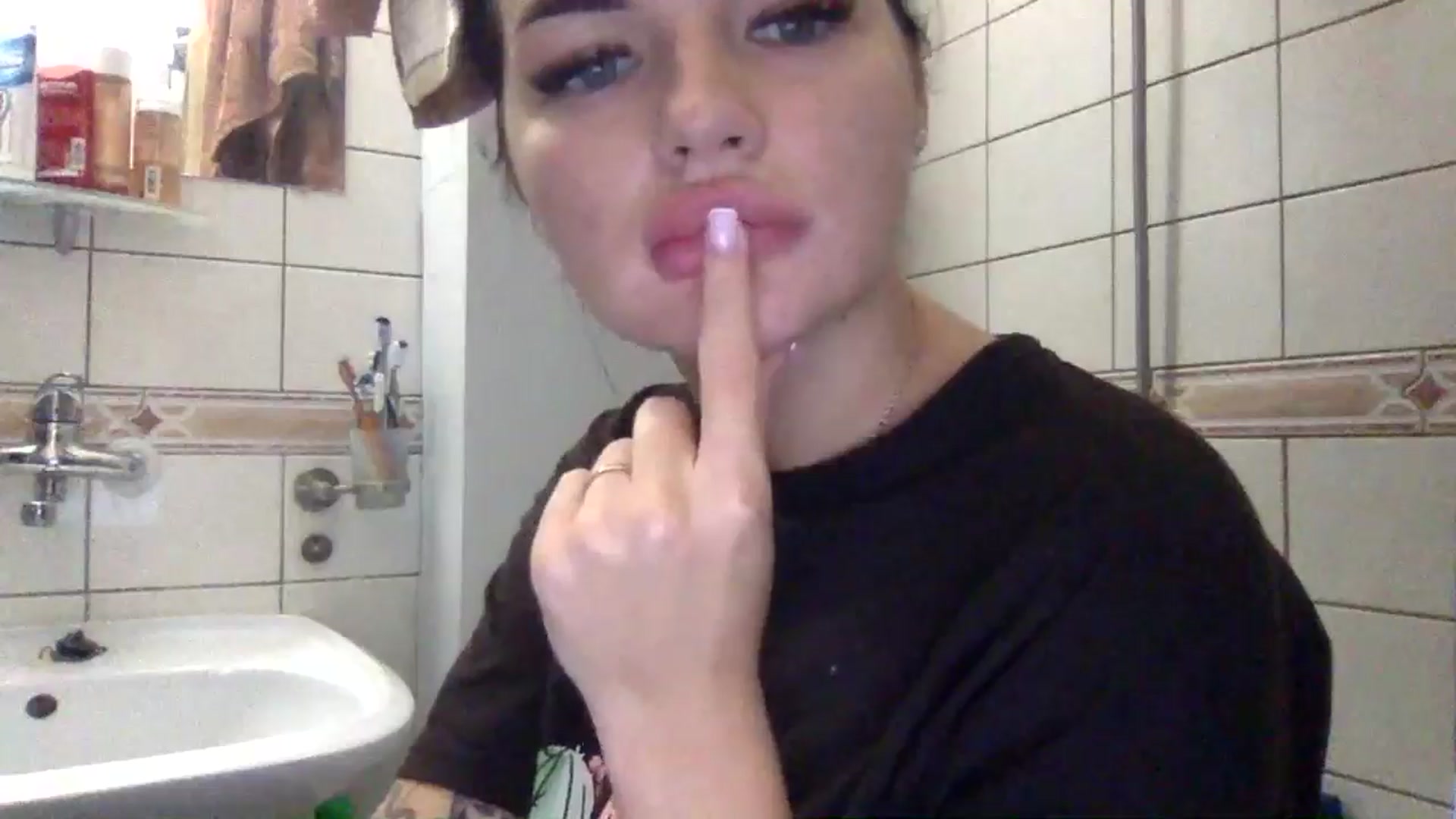 Gallery image thumbnail from CherryEvve's myfreecams stream on, 08/03/2024, 13:51 image 2 of 20
