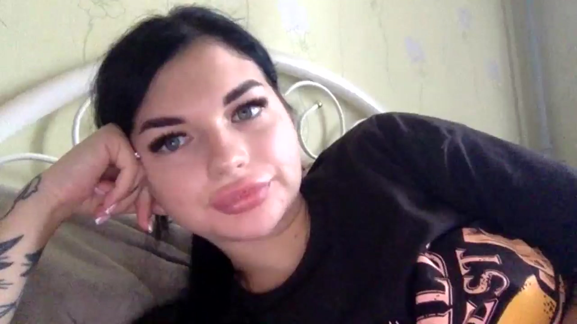 Gallery image thumbnail from CherryEvve's myfreecams stream on, 08/06/2024, 13:33 image 19 of 20