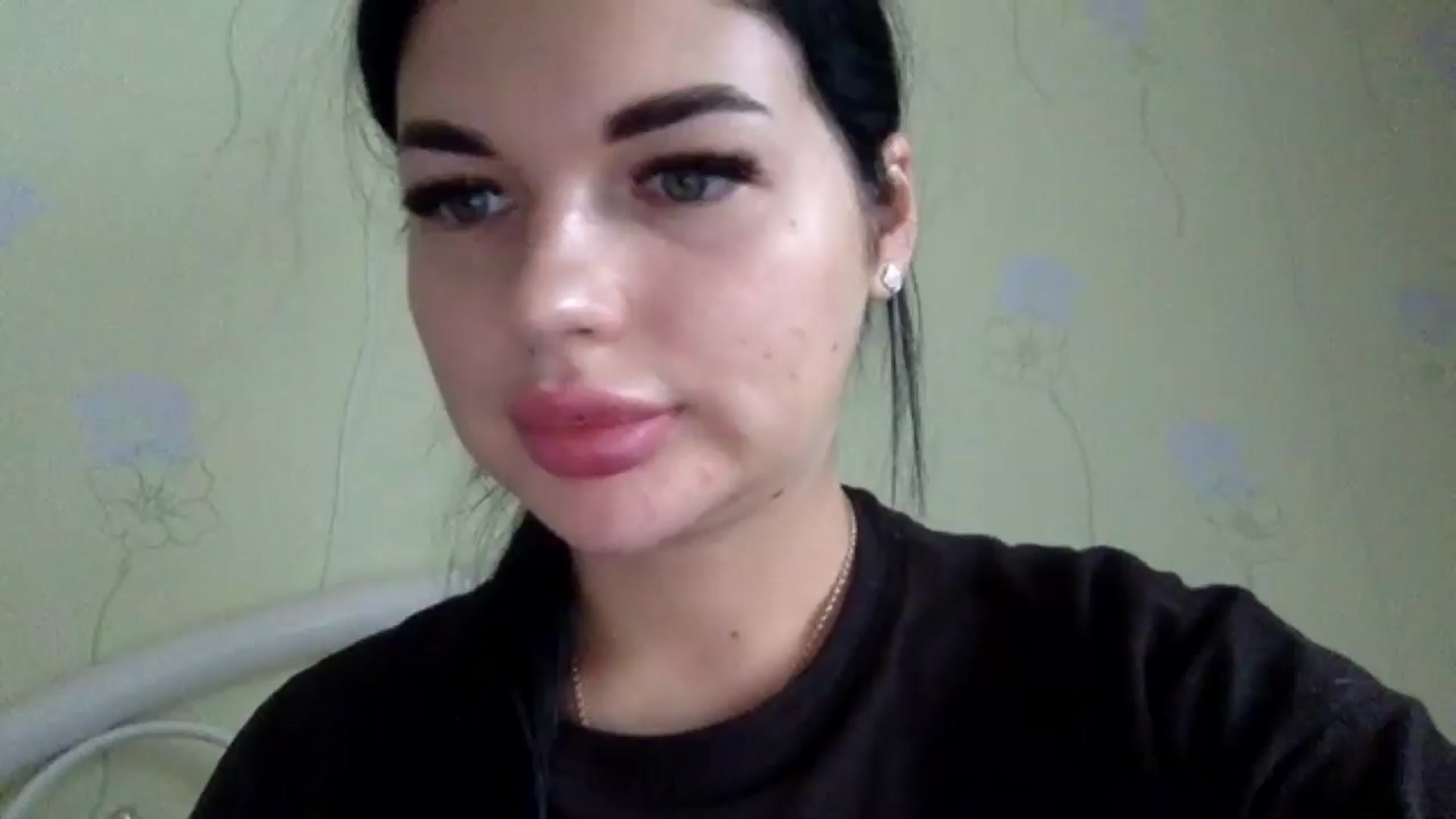 Gallery image thumbnail from CherryEvve's myfreecams stream on, 08/06/2024, 13:33 image 15 of 20