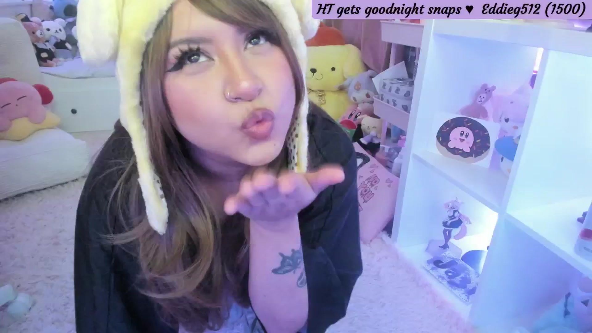 Gallery image thumbnail from CherryMace's myfreecams stream on, 01/05/2025, 07:43 image 12 of 20