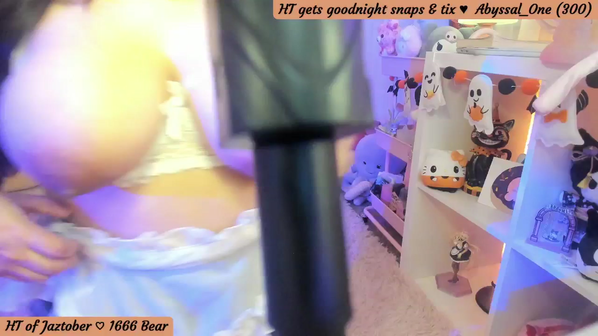Gallery image thumbnail from CherryMace's myfreecams stream on, 10/16/2025, 07:02 image 16 of 20