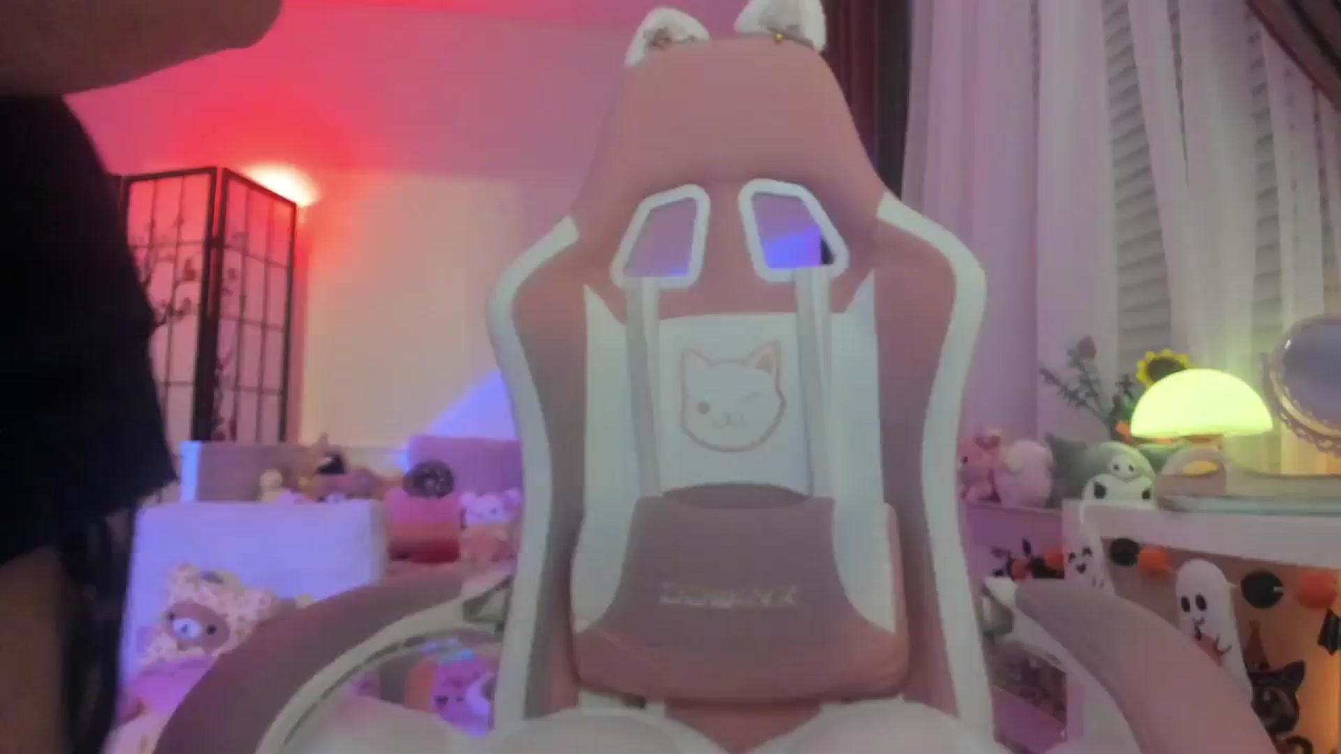 Gallery image thumbnail from CherryMace's myfreecams stream on, 10/25/2025, 07:12 image 2 of 20