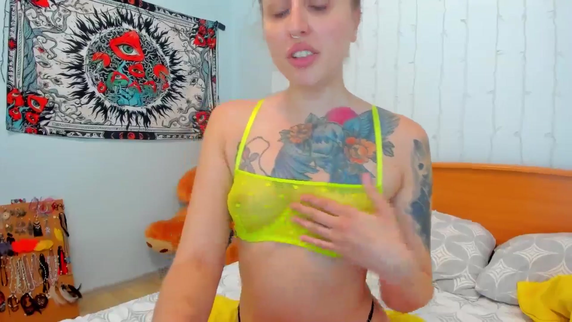 Gallery image thumbnail from CherrySoda's myfreecams stream on, 07/28/2024, 08:01 image 18 of 20