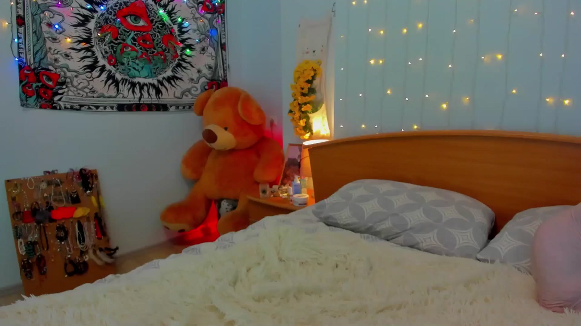 Gallery image thumbnail from CherrySoda's myfreecams stream on, 09/30/2024, 10:48 image 6 of 20