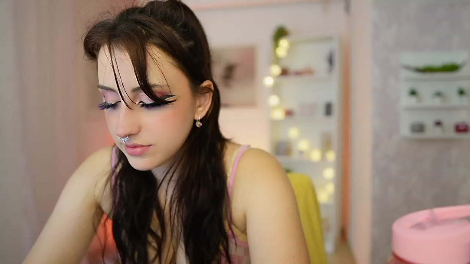 Gallery image thumbnail from Cherry_Acid18's myfreecams stream on, 09/20/2023, 19:09 image 12 of 20