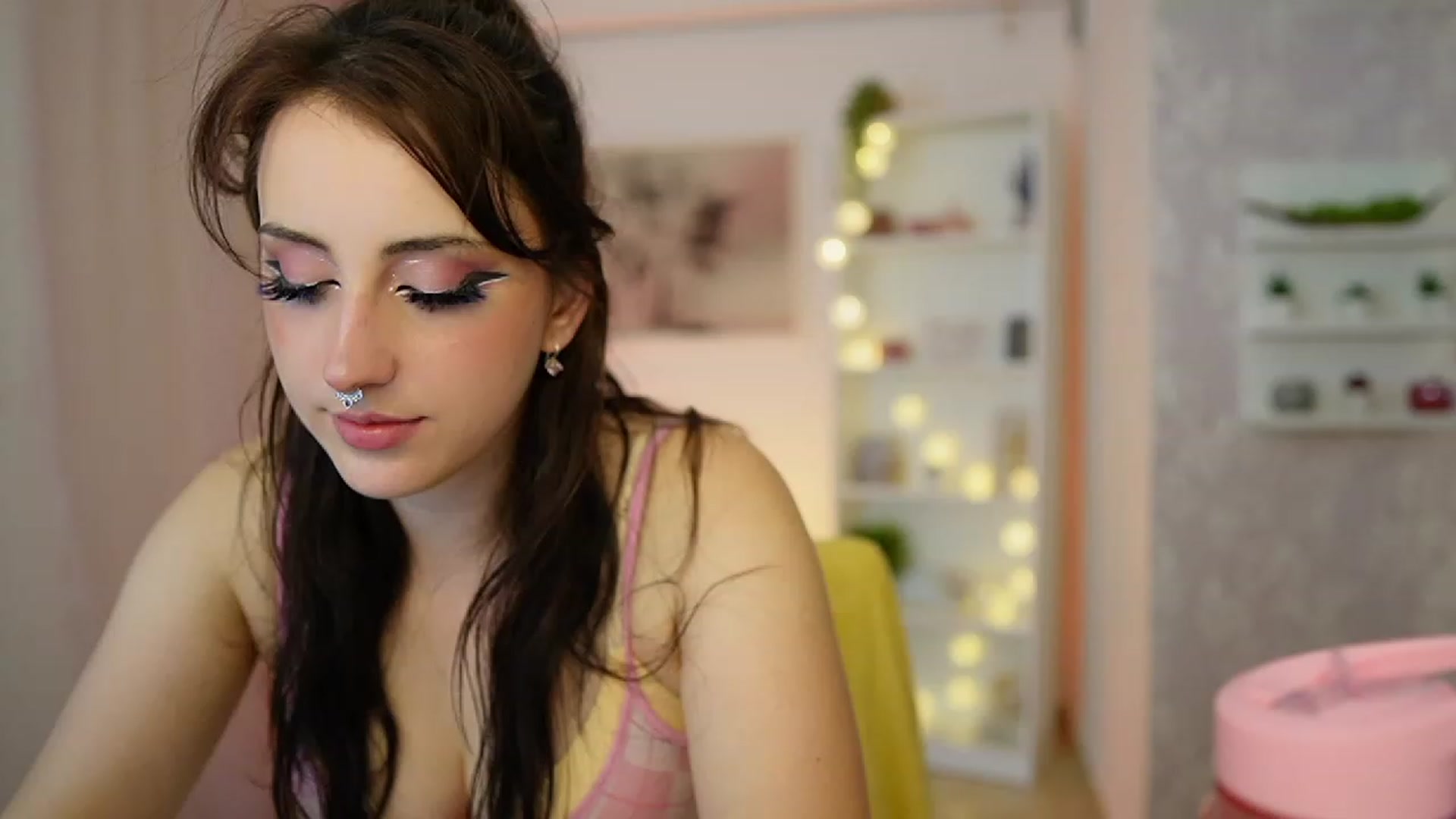 Gallery image thumbnail from Cherry_Acid18's myfreecams stream on, 09/20/2023, 19:09 image 15 of 20