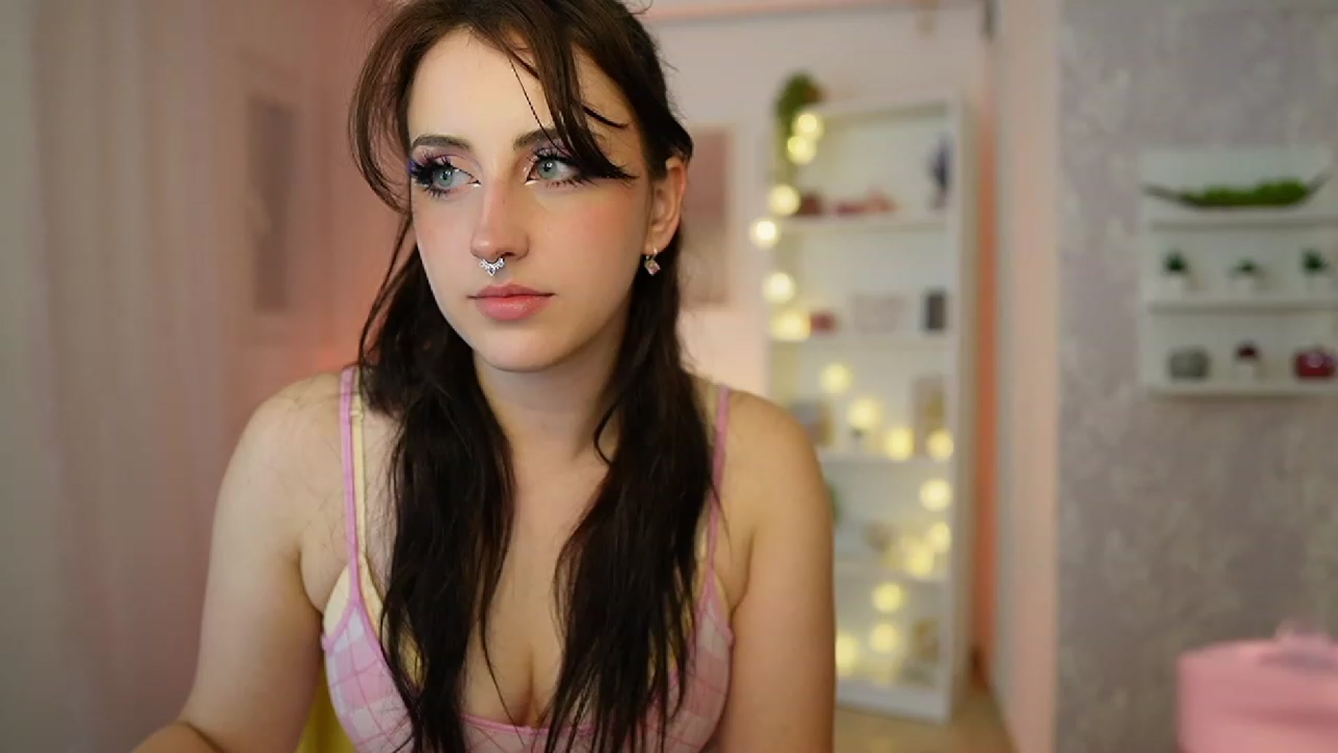 Gallery image thumbnail from Cherry_Acid18's myfreecams stream on, 09/20/2023, 19:09 image 4 of 20