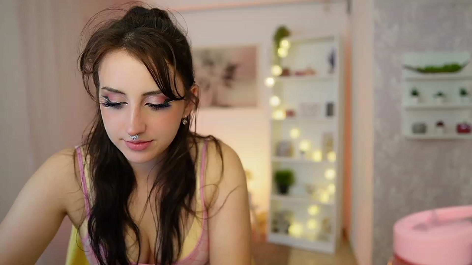 Gallery image thumbnail from Cherry_Acid18's myfreecams stream on, 09/20/2023, 19:09 image 18 of 20