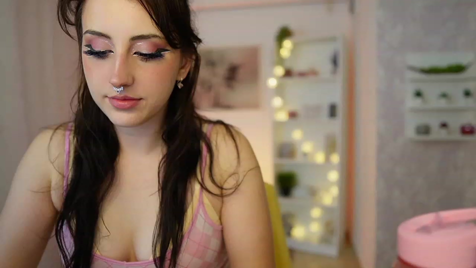 Gallery image thumbnail from Cherry_Acid18's myfreecams stream on, 09/20/2023, 19:09 image 14 of 20