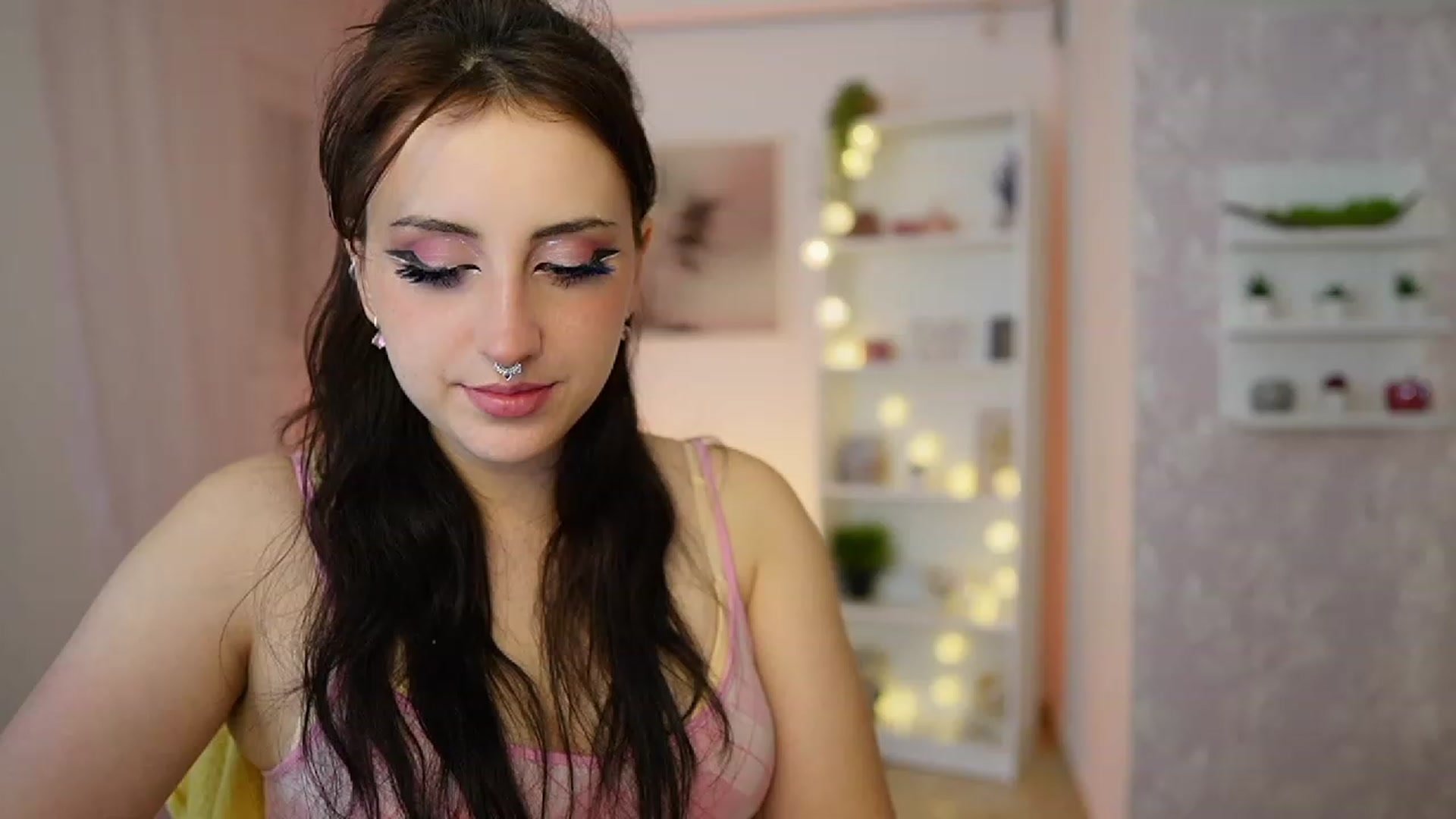 Gallery image thumbnail from Cherry_Acid18's myfreecams stream on, 09/20/2023, 20:22 image 4 of 20