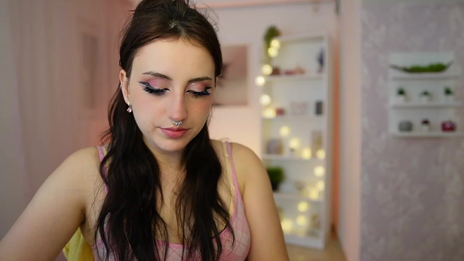 Gallery image thumbnail from Cherry_Acid18's myfreecams stream on, 09/20/2023, 20:22 image 8 of 20