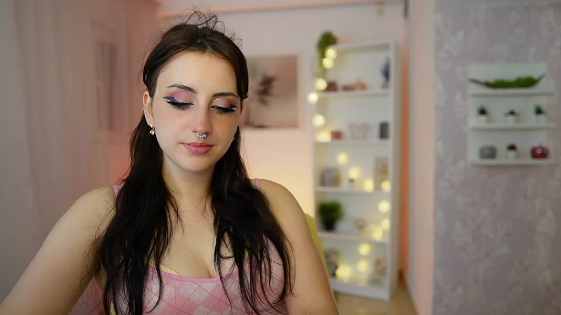 Gallery image thumbnail from Cherry_Acid18's myfreecams stream on, 09/20/2023, 20:22 image 19 of 20