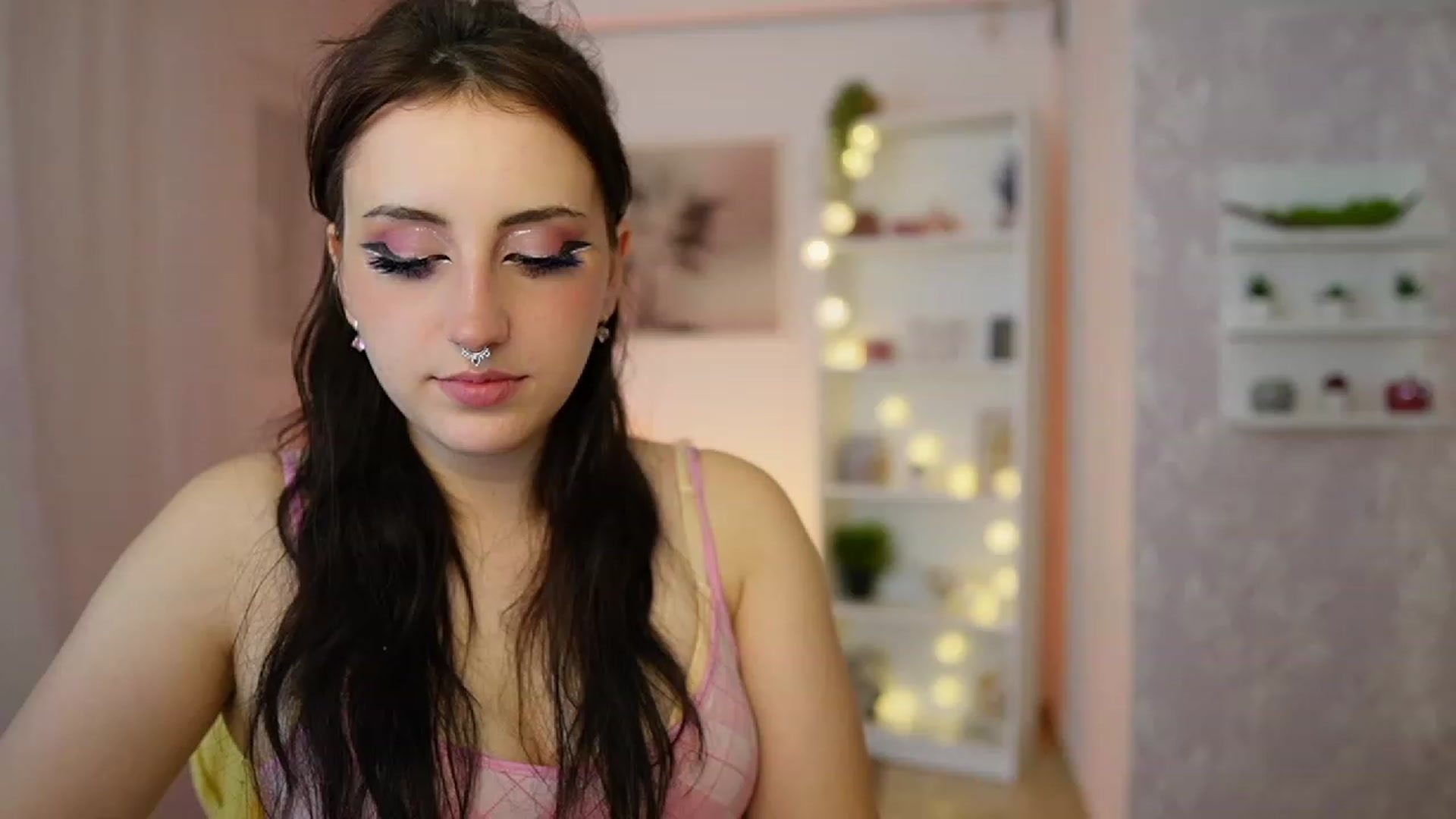 Gallery image thumbnail from Cherry_Acid18's myfreecams stream on, 09/20/2023, 20:22 image 11 of 20